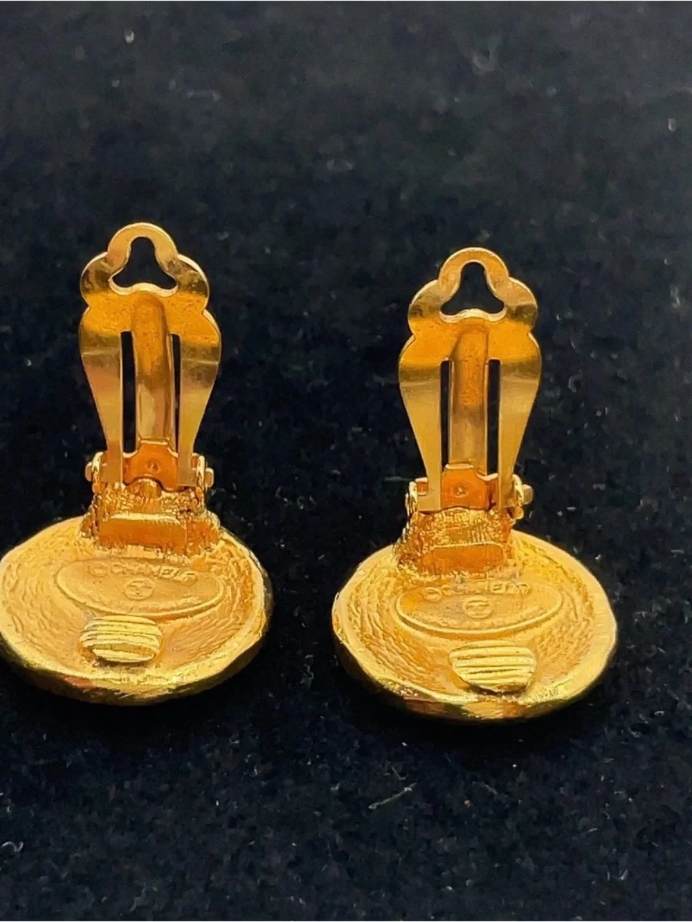 Chanel vintage gold plated clip on earrings - Picture 3 of 6
